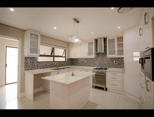 3 BEDROOM TOWNHOUSE FOR SALE IN IZINGA ESTATE